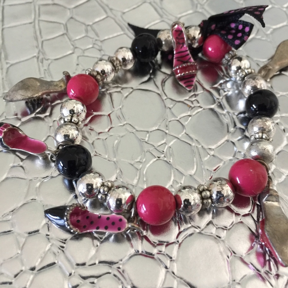 FUN PINK AND BLACK  SILVER HIGH HEEL SHOE CHARM LIKE COSTUME BRACELET NEVER WORN